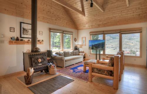 Creede House | Secluded Mountain Getaway