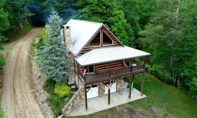 Butler Cabin | Secluded Mountain Top Cabin! NEW Starlink Internet!