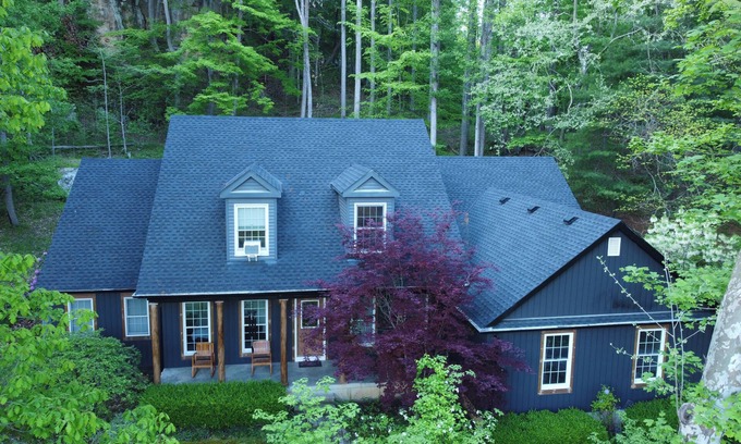 Athens Cabin | Secluded mountain view cabin near Hocking Hills