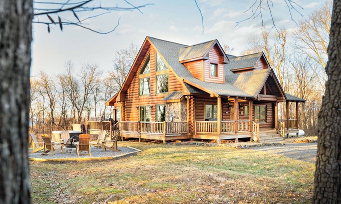 Rileyville House | Secluded Mtn Cabin, Hot Tub, Fire Pit, Stargazing, Surrounded by National Park!