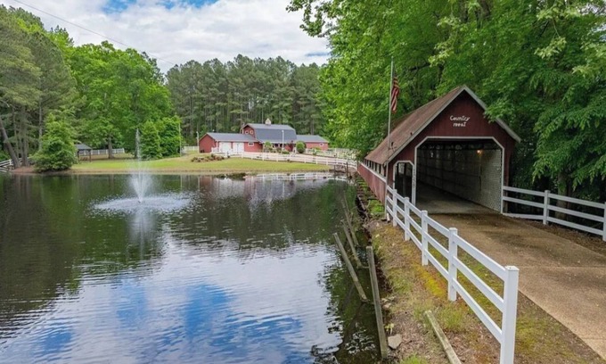Skippers House | Secluded Nature Retreat w/Trails, Fire Pit, Ping-Pong, Foosball, Games!