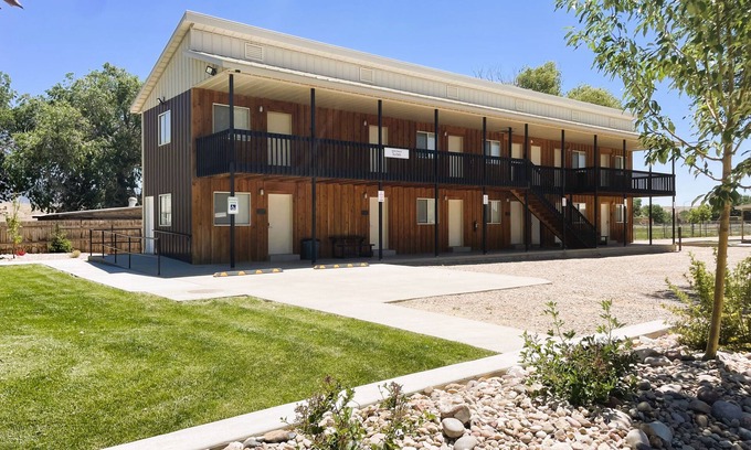 Jensen Cabin | Secluded North Lodge Sleeps 40 Clubhouse, Reunions, Dinosaur Quarry nearby