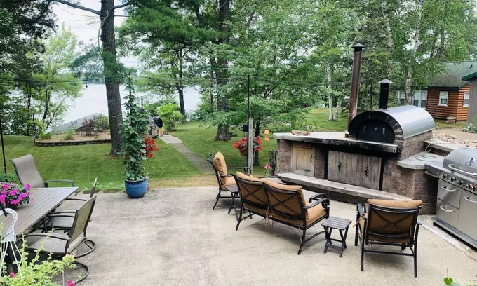 Tomahawk House | Secluded Northwoods getaway on beautiful Lake Nokomis