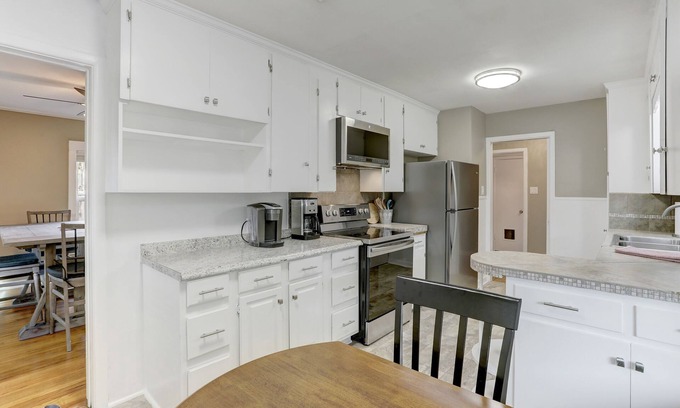 Austin House | Secluded Peaceful Cottage Near Downtown Austin and Lake Austin