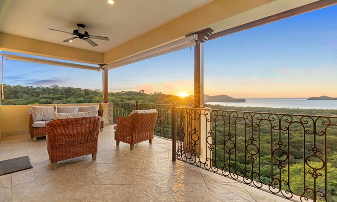 Panama Beach Condo | Secluded Penthouse - Sunset Views - Private Pool