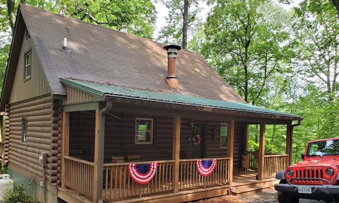Lynchburg Cabin | Secluded Quiet 3 Bedroom 2.5 Bath Cabin Mins to Lynchburg / Amherst