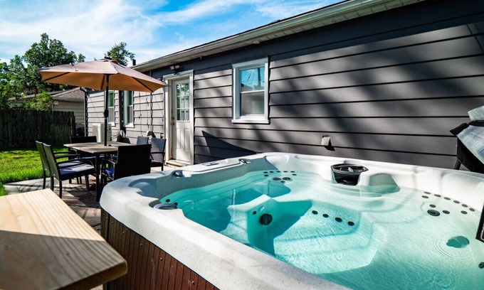 Parma Heights House | Secluded & Renovated Home With Backyard & Hot Tub!