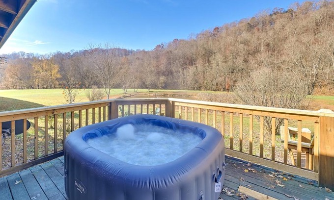Beattyville House | Secluded Retreat BBQ, Lawn Games, and Fire Pit!