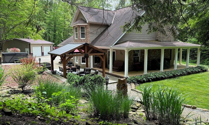 Rockbridge House | Secluded Retreat in Hocking Hills with Hot Tub – 10 Min from Old Man’s Cave