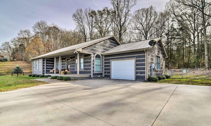 Burkesville House | Secluded Retreat on 2 Acres Near Dale Hollow Lake!