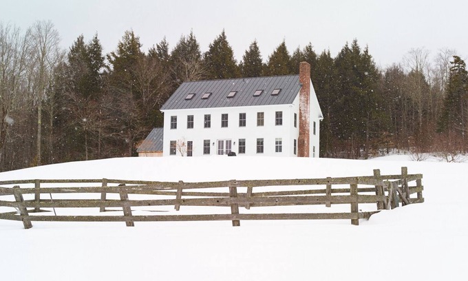 Londonderry House | Secluded Retreat Views, Private Pond & Chef's Kitchen