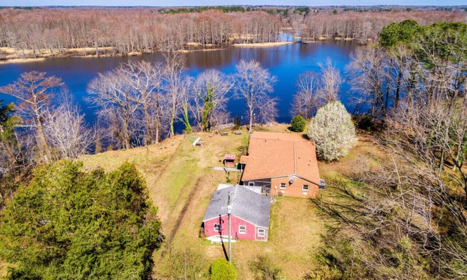 Charles City House | Secluded Riverfront Home + Deep Water Boat Dock - Between Williamsburg-Richmond