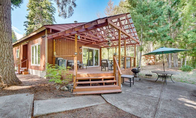 Easton Cabin | Secluded Riverfront Cabin Rental in Easton!