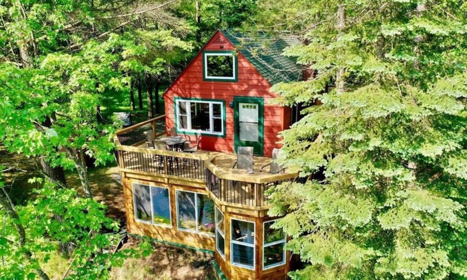 Evart Cabin | Secluded Riverfront Cottage | Sauna, Fire & Kayaks