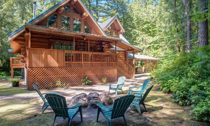 Marmot Cabin | Secluded Riverwoods Lodge, Sandy River, Woodstove, Hot Tub, Dog-friendly