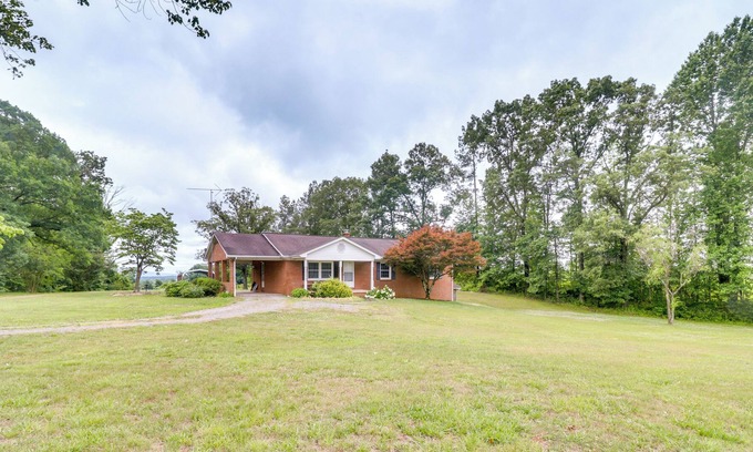 Rochelle House | Secluded Rochelle Home w/ Porch & Mountain Views!