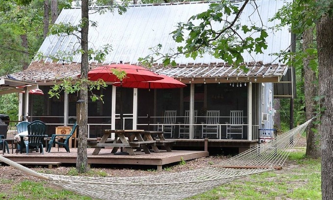 Broaddus House | Secluded, Sam Rayburn Lakefront Cabin. Perfect Getaway for Hunters and Anglers.