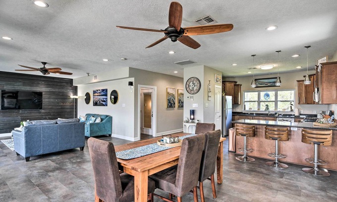 El Lago House | Secluded Seabrook Waterfront Home w/Patio!