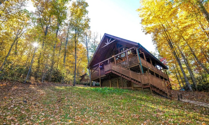 Gatlinburg - Pigeon Forge Cabin | Secluded Setting-Cozy Cabin Rental- Firepit Gameroom Internet Access-In Great Smoky Mountains
