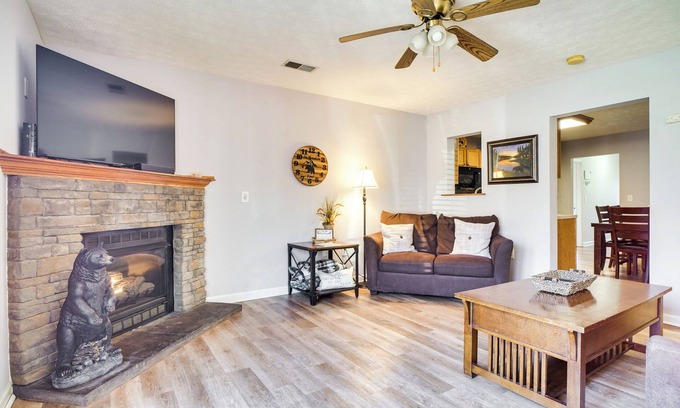 Sevierville Condo | Secluded Sevierville Condo w/Hot Tub + Mtn Views!