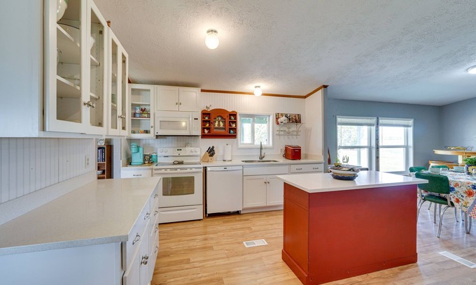 Dairy House | Secluded Southern Oregon Vacation Rental Getaway!