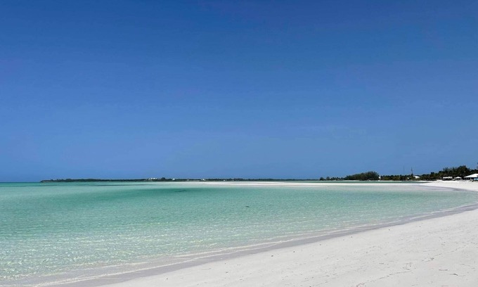 Spanish Wells Villa | Secluded, Spacious Beachfront Villa w/Stunning Views throughout, Kayaks & SUP