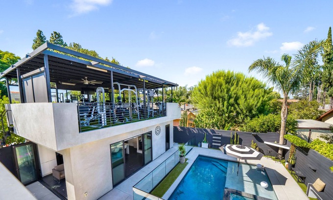 Tarzana Villa | Secluded Stylish Residence In The Valley