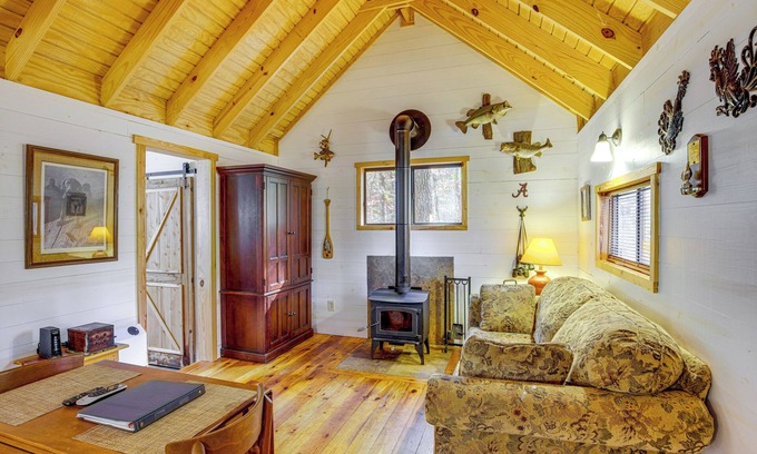 Tallassee Apartment | Secluded Tallassee Cabin w/Fire Pit & Porch!