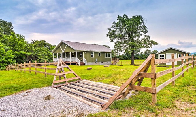 Newnata House | Secluded Timbo Retreat - Hike, Swim and Kayak!