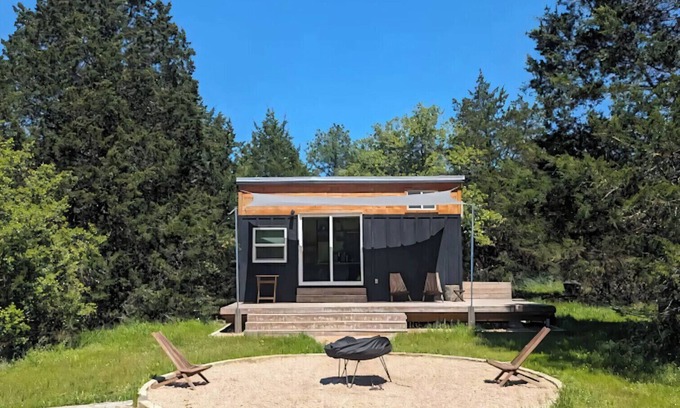 Paige Cabin | Secluded Tiny Home, firepit stargaze hike pond