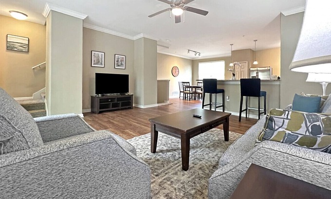 Lutz Apartment | Secluded Townhouse in North Tampa, 2-Car Garage