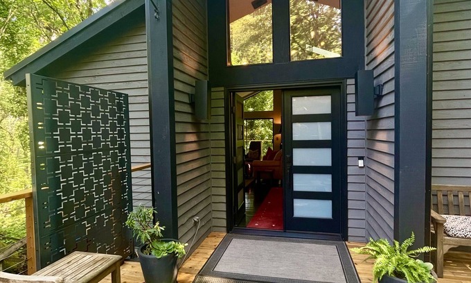 Squak Mountain House | Secluded Tree House Chalet