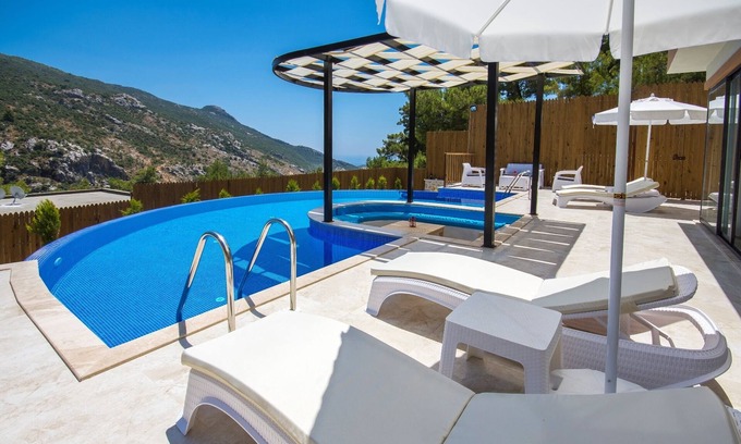 Islamlar Villa | Secluded Two Bedroom Honeymoon Villa with Large Semi-circular Pool and Jacuzzi