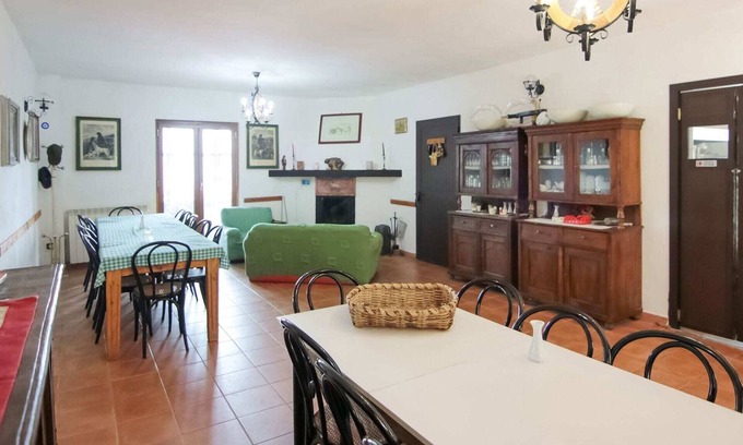 Bianchi Villa | Secluded Villa in Parenti with Garden
