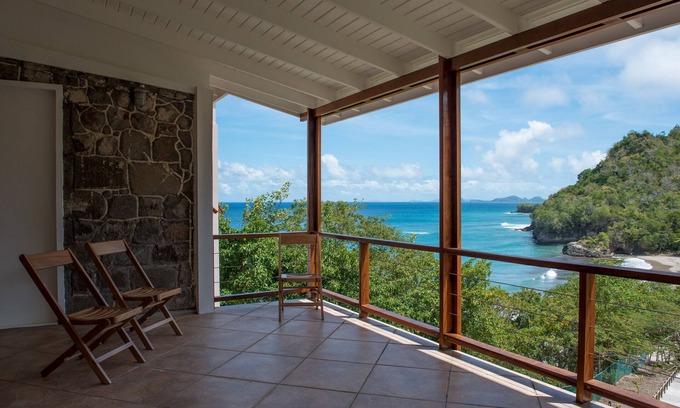 St. Patrick House | Secluded villa overlooking black sand beach
