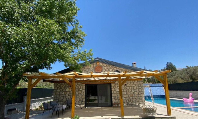 Seydikemer Villa | Secluded Villa with Pool in Seydikemer