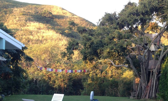 Kailua House | Secluded w Ocean view, 5 blocks to Beach, heated pool & hot tub