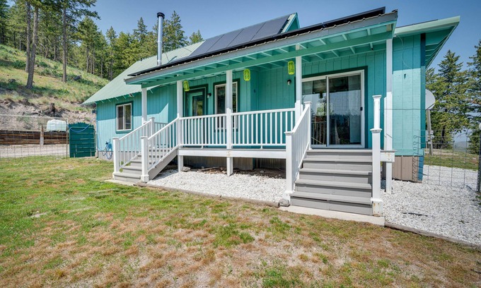 Tonasket Apartment | Secluded Washington Cabin Near Hikes & Lakes!