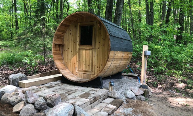 White Cloud House | Secluded Wilderness Cabin With Hiking Trail, Fire Pit, and Sauna