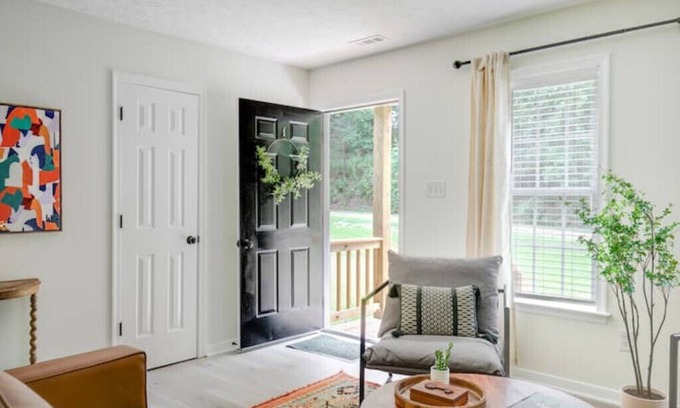 Ampthill House | Secluded with a pond in a Nat’l Park, 20 minutes from Downtown Richmond, VA