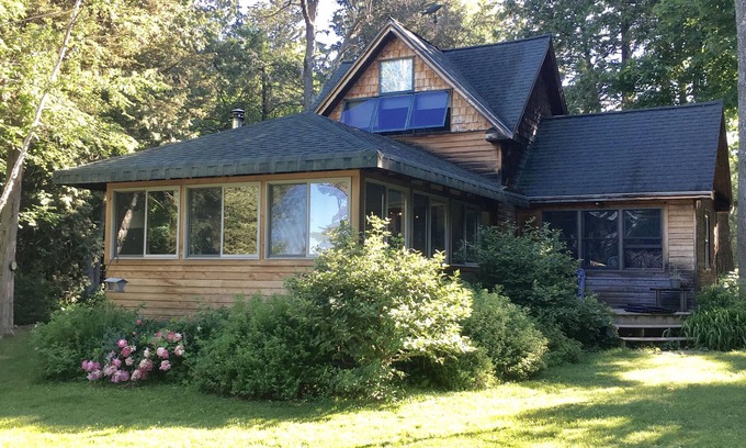 South Hero Cottage | Secluded, Wooded & Dog Friendly Home on Lake W/Casual Decor