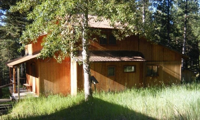 Darby House | Seclusion and the great outdoors in this Bitterroot Haven