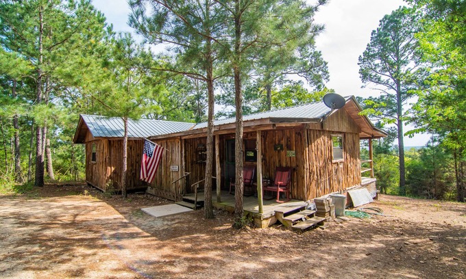 Smithville Cabin | Seclusion in the Lost Pines hosted by Jan