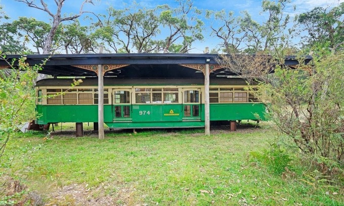 Balnarring House | Seclusion, Tram, Native Bush, Wineries, Beaches, Melbourne Icon, Village nearby