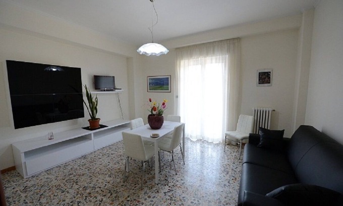 Quartiere XXVII Primavalle Apartment | Second floor apartment Casa Amena near Vatican, Metro, parking.
