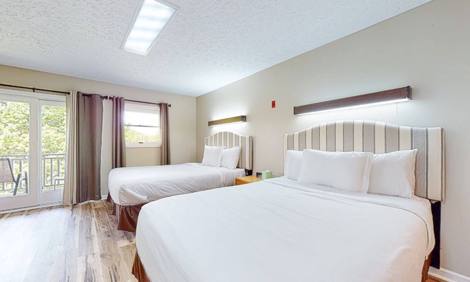 Baneberry Apartment | Second-floor, dog-friendly studio with gym & golf view - walk to Douglas Lake