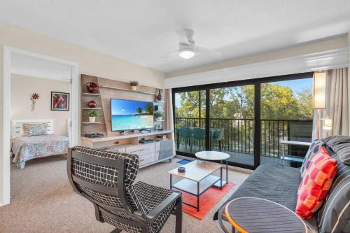 Park Shore House | Second Floor With Lake and Fountain View