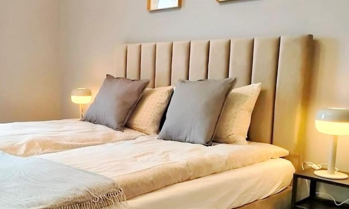 Lubawa Apartment | SECOND HOME Lubawa - 3 pokoje, 5 łóżek, Netflix i Max, parking, winda