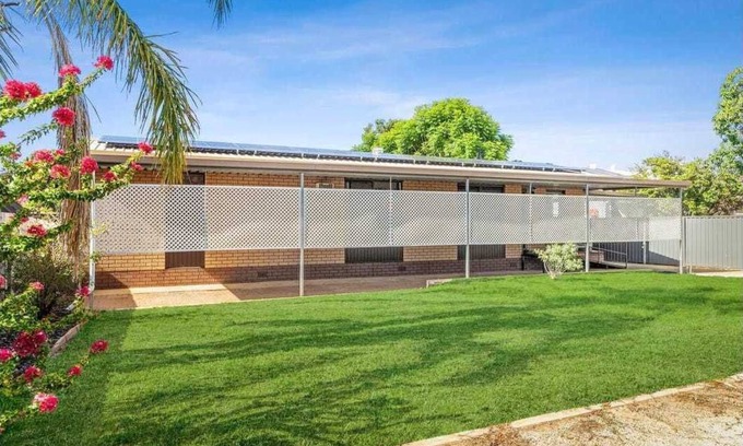 Bookpurnong House | Second Street - Loxton AccommodationnStylish 3 bedroom home