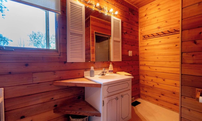 Fort Erie House | Second Wind - Visit our Charming House with Modern Comforts & Stunning Views